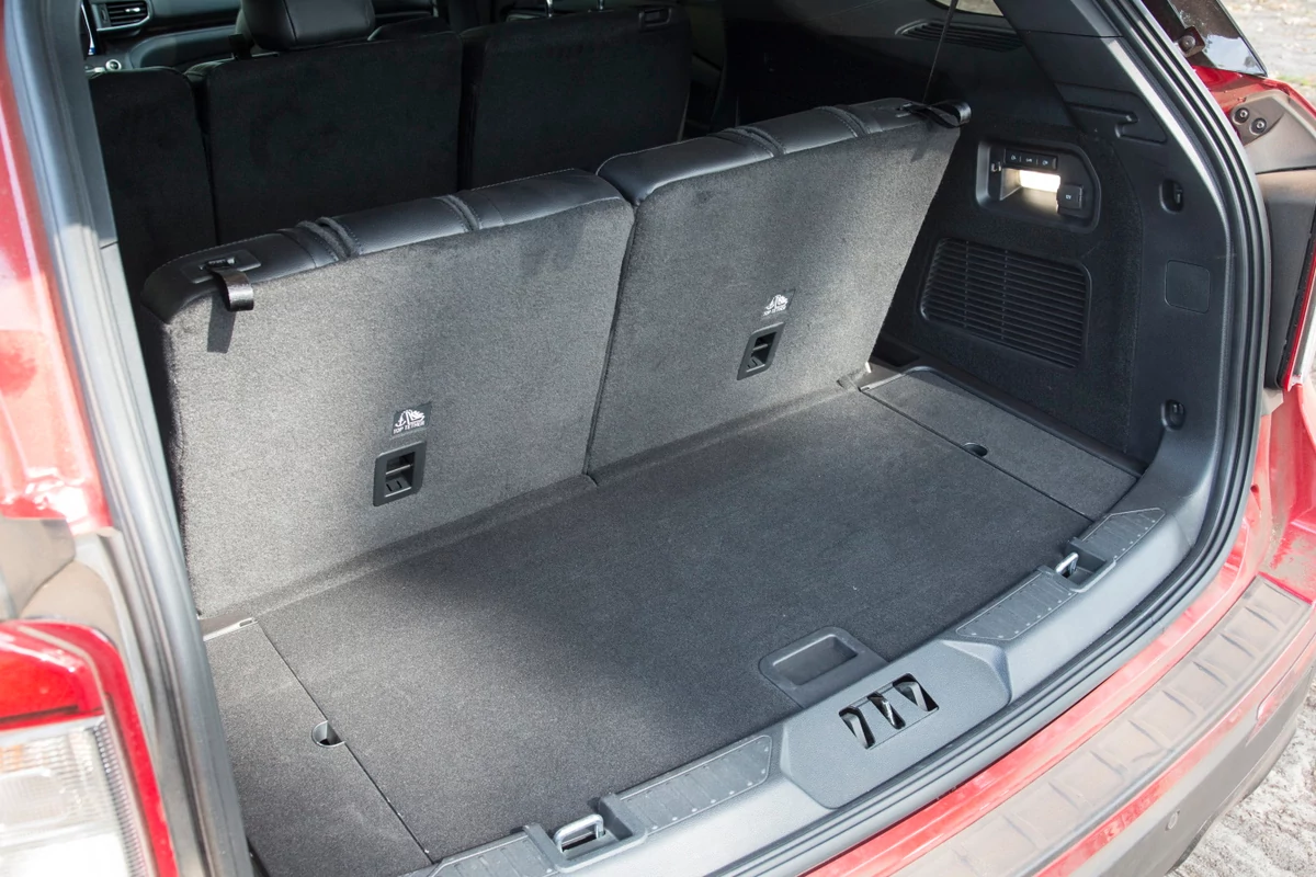 Ford Explorer hybride rechargeable © Camille Pinet