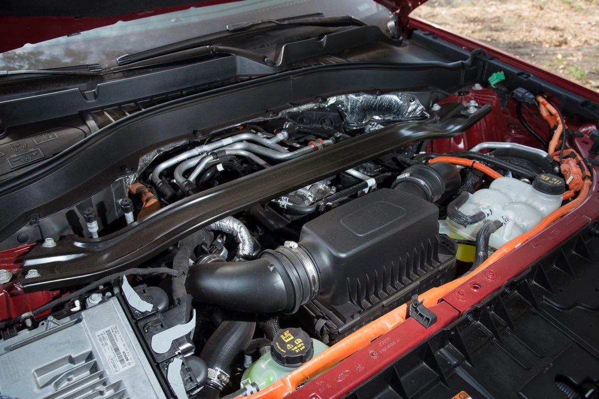 Ford Explorer hybride rechargeable © Camille Pinet