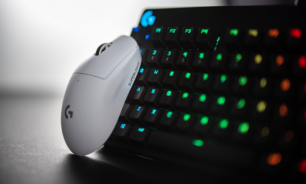 PRO X Superlight : la souris iconique de Logitech revient plus légère que jamais