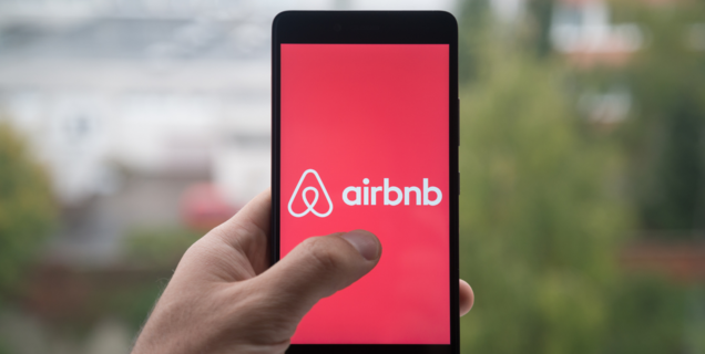 Airbnb a versé 93 millions d'euros aux communes françaises en 2021, via la taxe de séjour