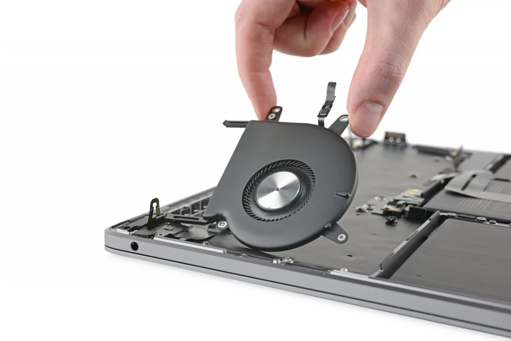 MacBook Pro M1 © © iFixit