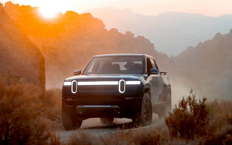 Les premiers pick-up Rivian R1T sortent enfin d'usine