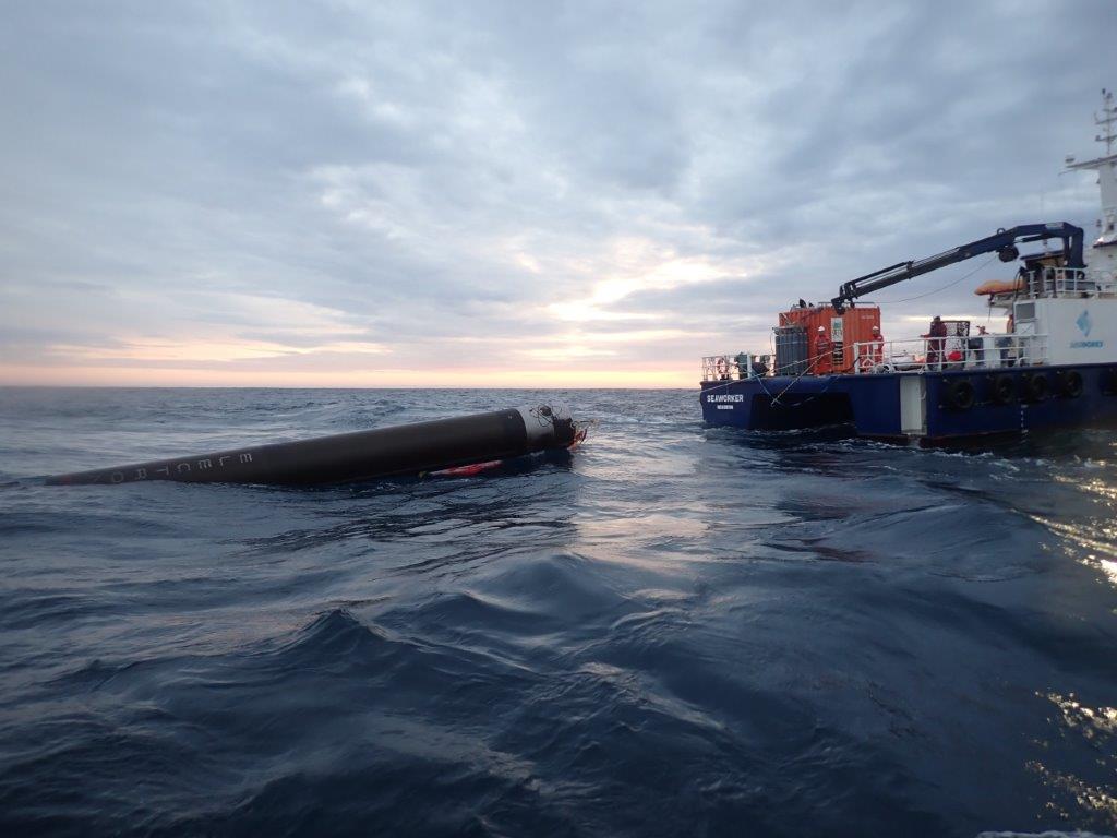 Rocket Lab réussit à récupérer un étage de fusée en mer, et se prépare pour la réutilisation