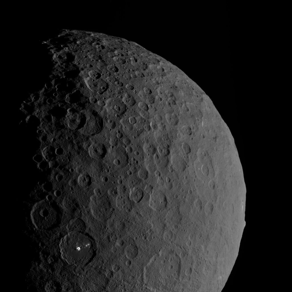 A la découverte de la planète naine Ceres et son énigmatique tache blanche