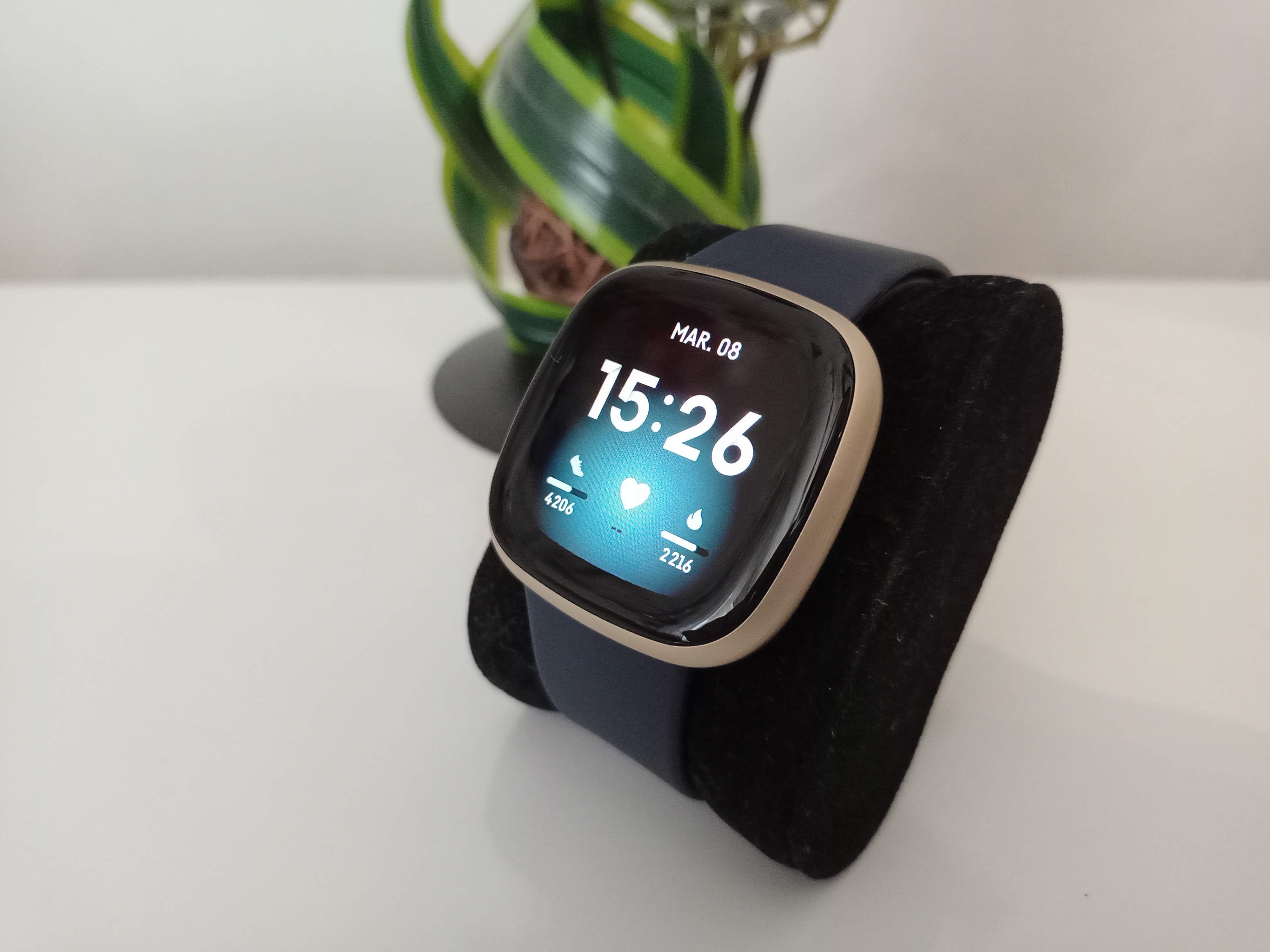 Test Fitbit Versa 3 la montre sport orient e coaching et fitness