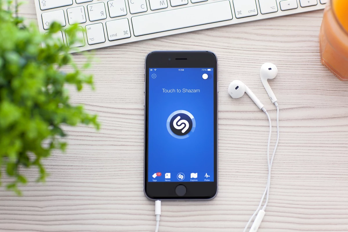 Shazam iOS © DenPhotos / Shutterstock.com