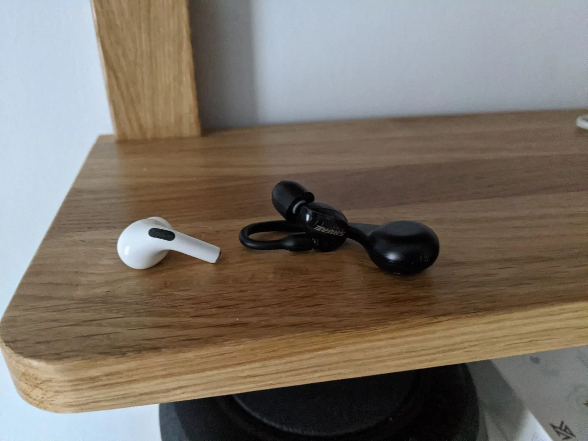 Shure Aonic 215