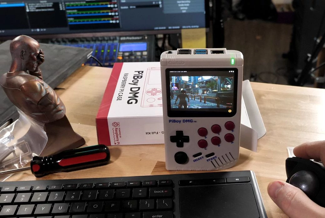 PiBoy DMG - Cyberpunk 2077 © Wendell