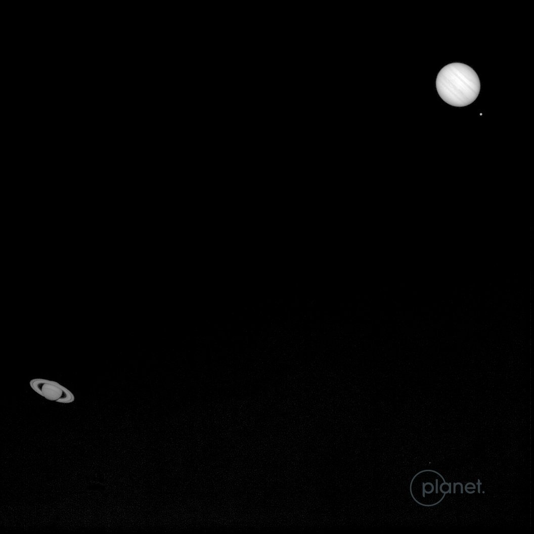Etonnante réunion dans le ciel de nuit... Capturée par un satellite de Planet Labs ! Crédits Planet Labs 2020