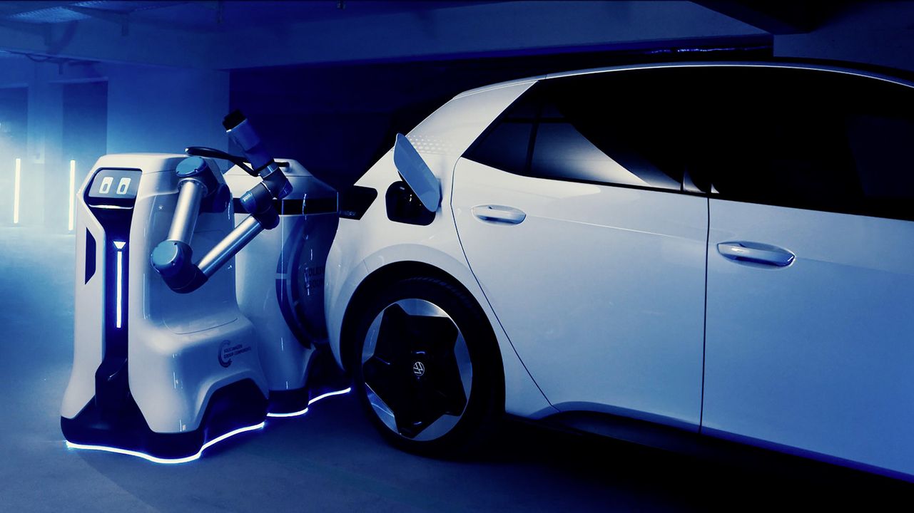 Volkswagen dévoile en vidéo son projet de robot autonome de recharge électrique
