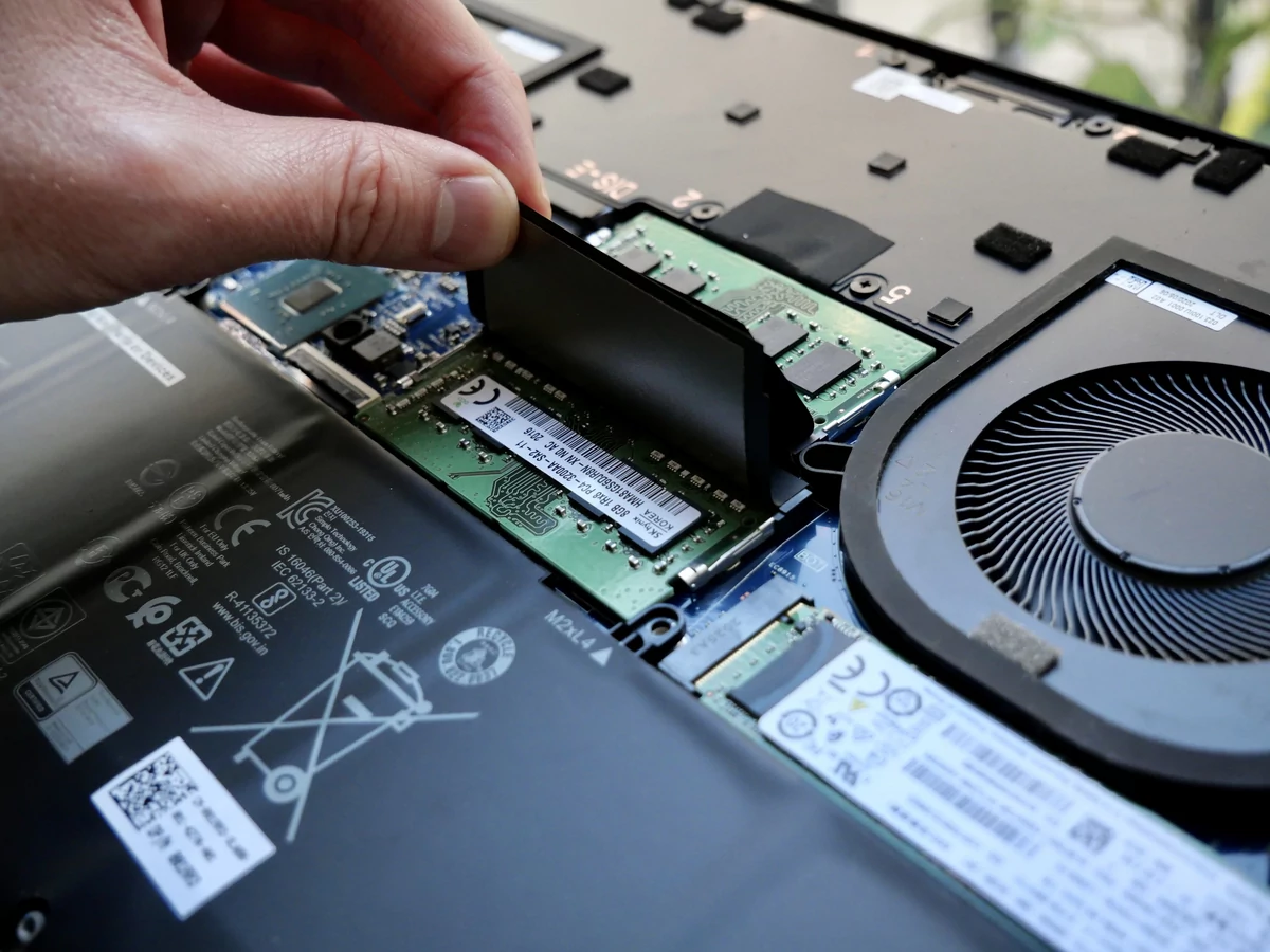 XPS 17 2020-2 © © Dell