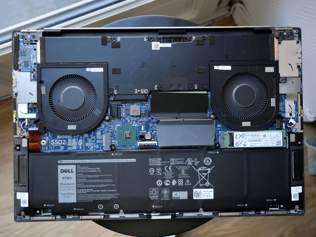 XPS 17 2020-3 © © Dell