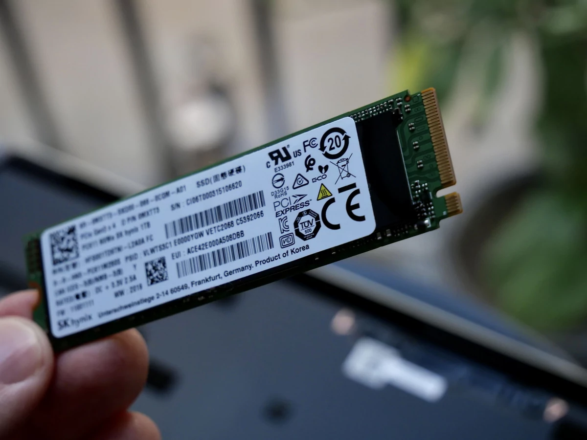 XPS 17 2020-4 © © Dell