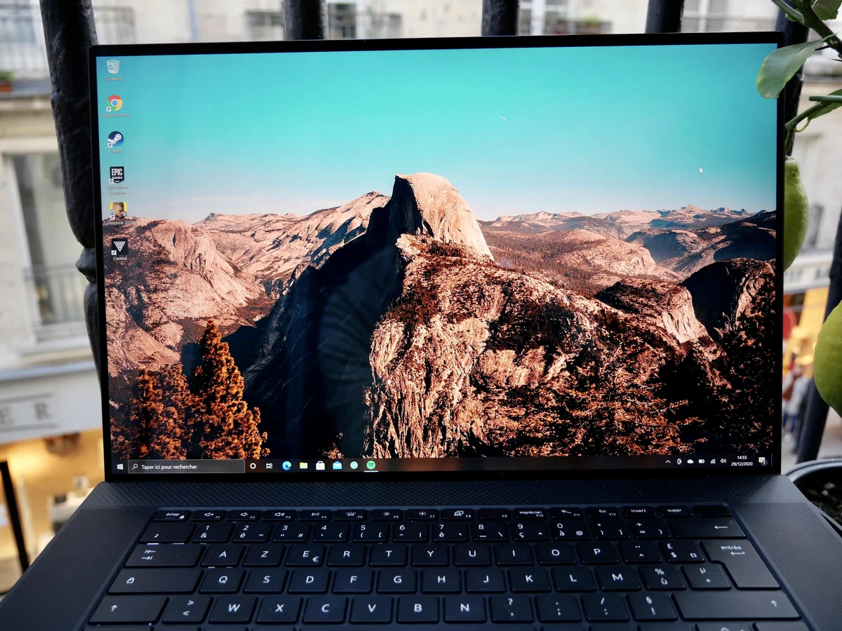 XPS 17 2020-8 © © Dell