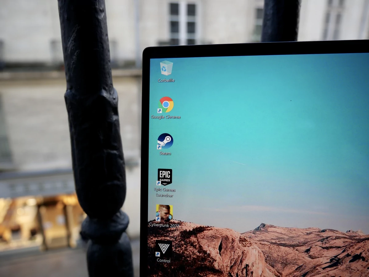 XPS 17 2020-9 © © Dell