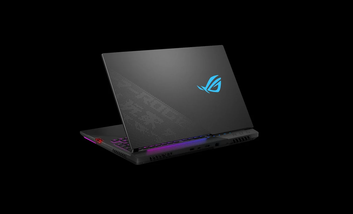 ROG Strix Scar 17-2 © © ASUS