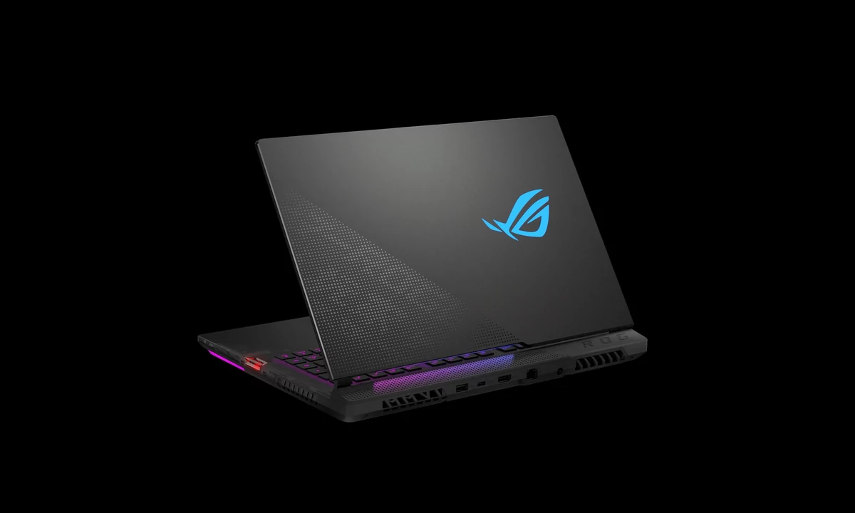 ROG Strix Scar 15-4 © © ASUS