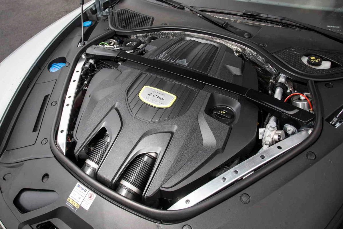 Porsche Panamera 4S E-Hybrid © Camille Pinet