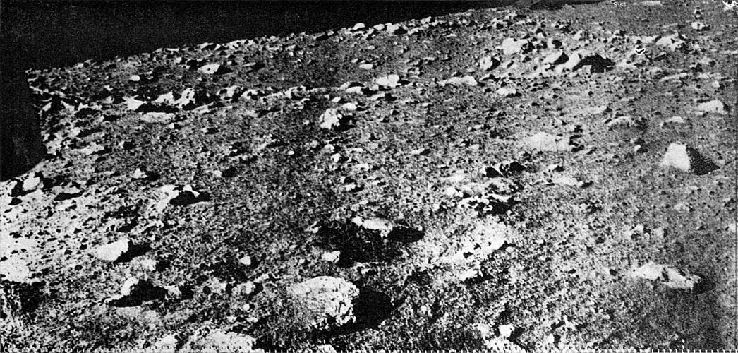 Photo prise par un rover soviétique Lunokhod sur la Lune. Vivement les prochains... Crédits : URSS/N.A.