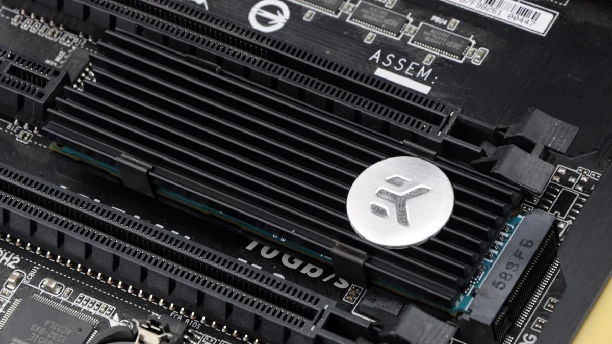 EK-M.2 Heatsink © Nerces