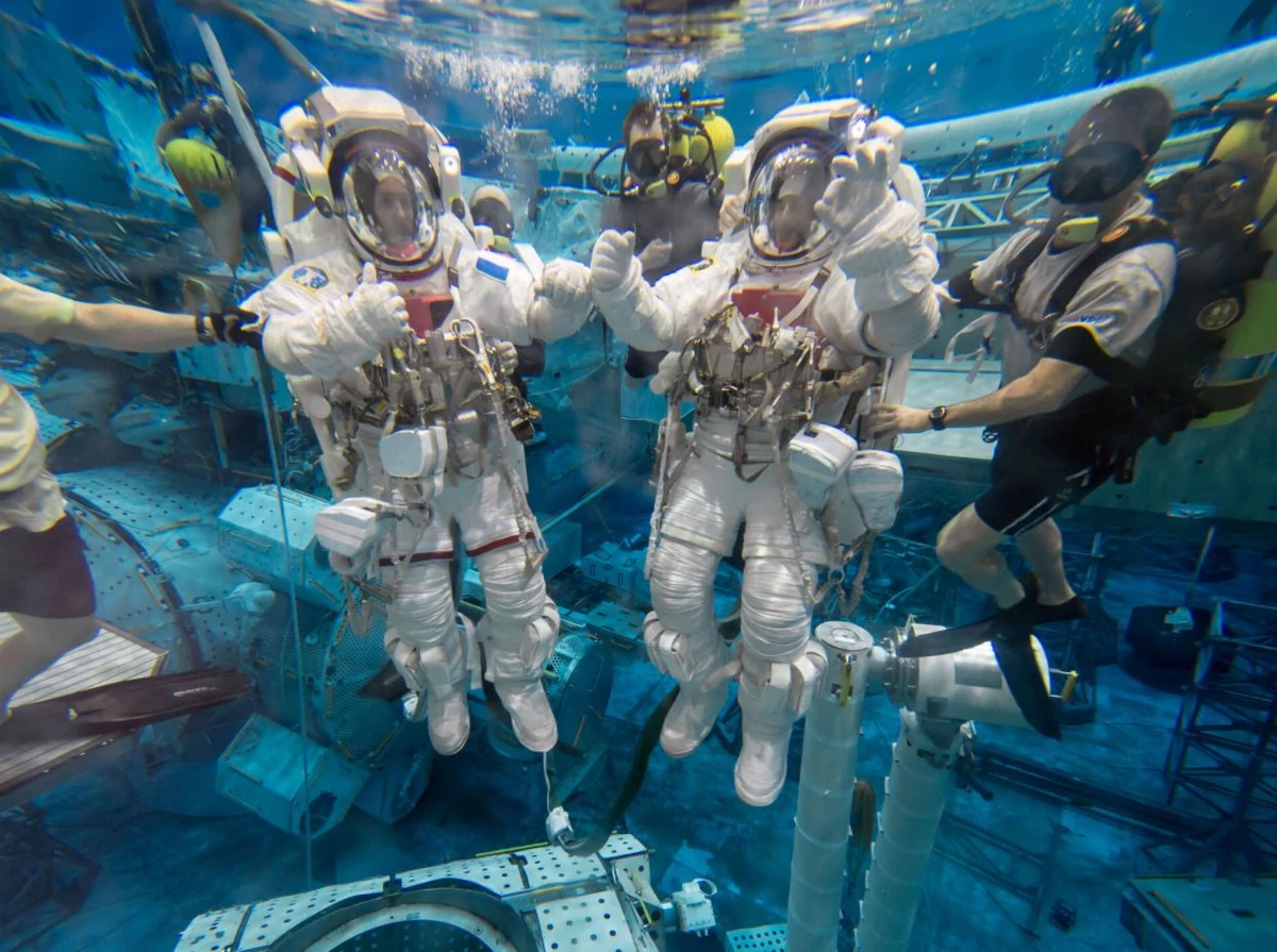 Thomas Pesquet entrainement piscine 2 © NASA/ESA