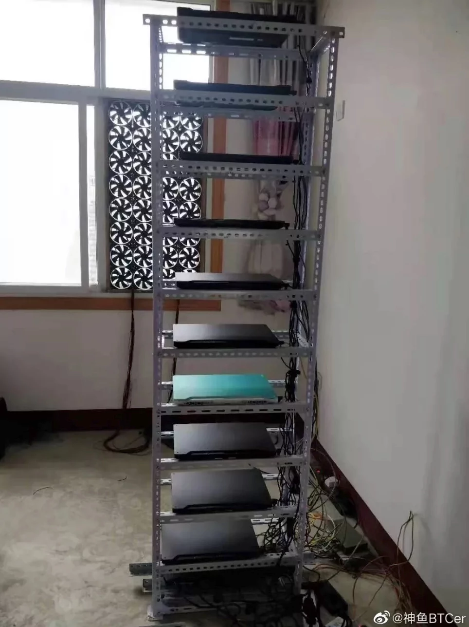 Laptop minage crypto-3 © © Weibo