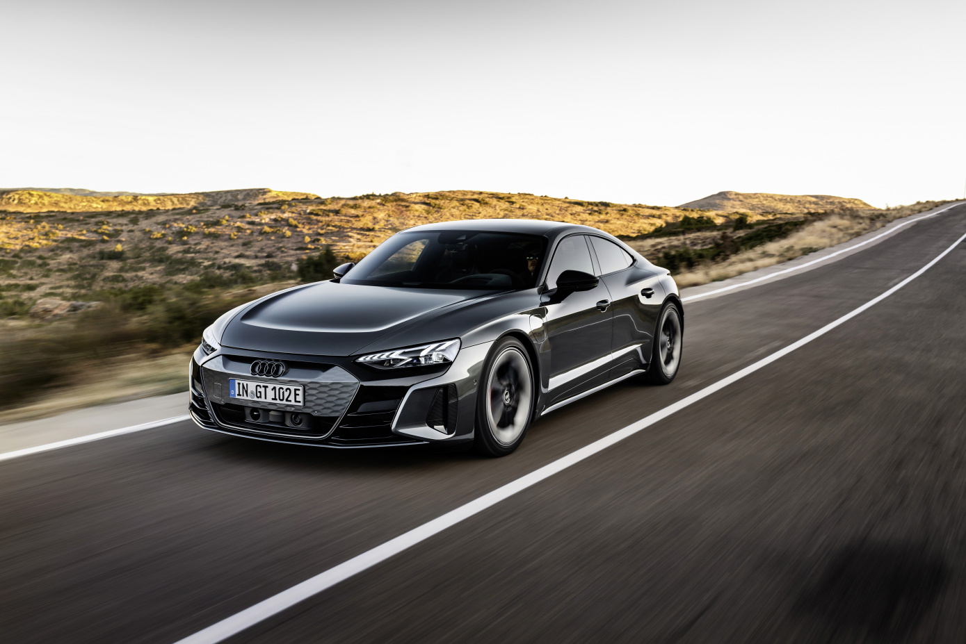 L'Audi e-tron GT officiellement dévoilée : un clone de la Porsche Taycan ?