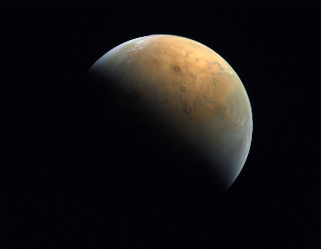 Quelques jours après son arrivée, la sonde Hope nous a transmis sa toute première image de Mars