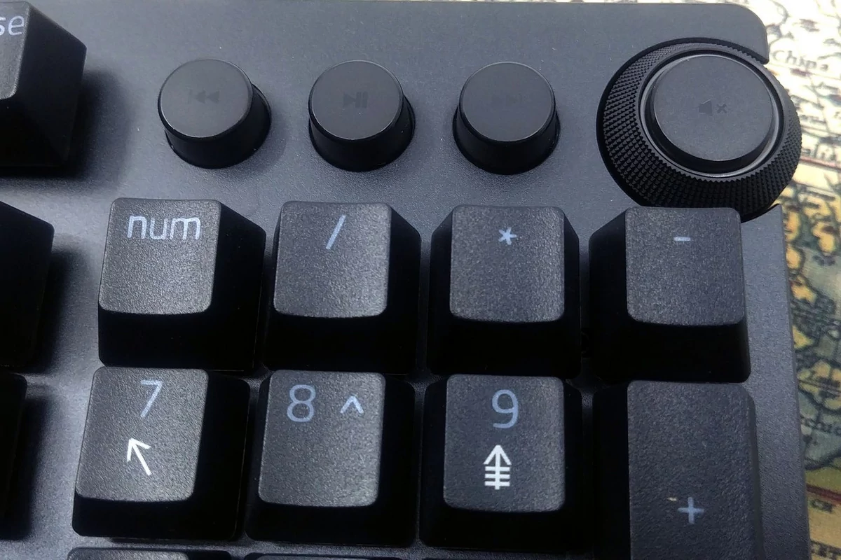 Razer Huntsman V2 Analog © Nerces