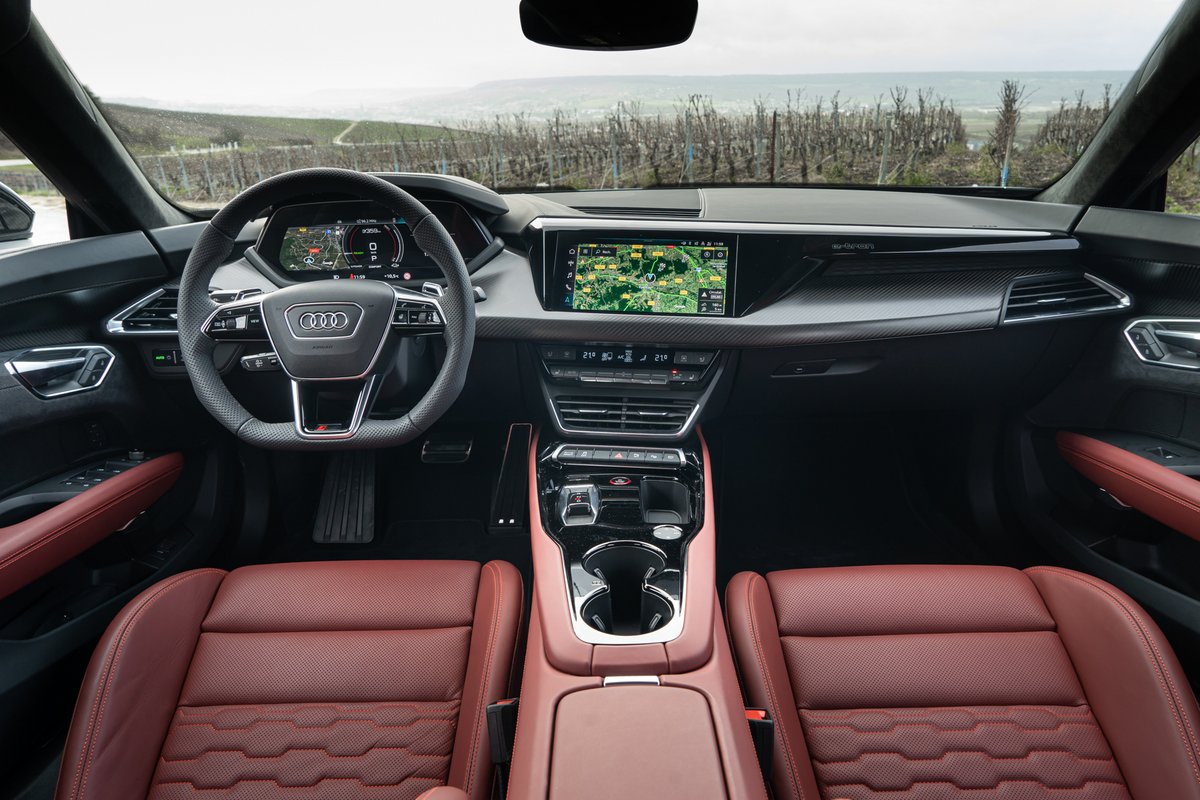 Un cockpit centré sur le conducteur - Audi