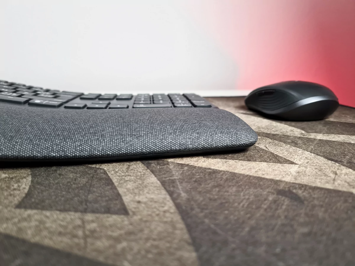 Test Microsoft Wireless Mobile Mouse 4000 : une souris nomade sans-fil à  petit prix - Les Numériques