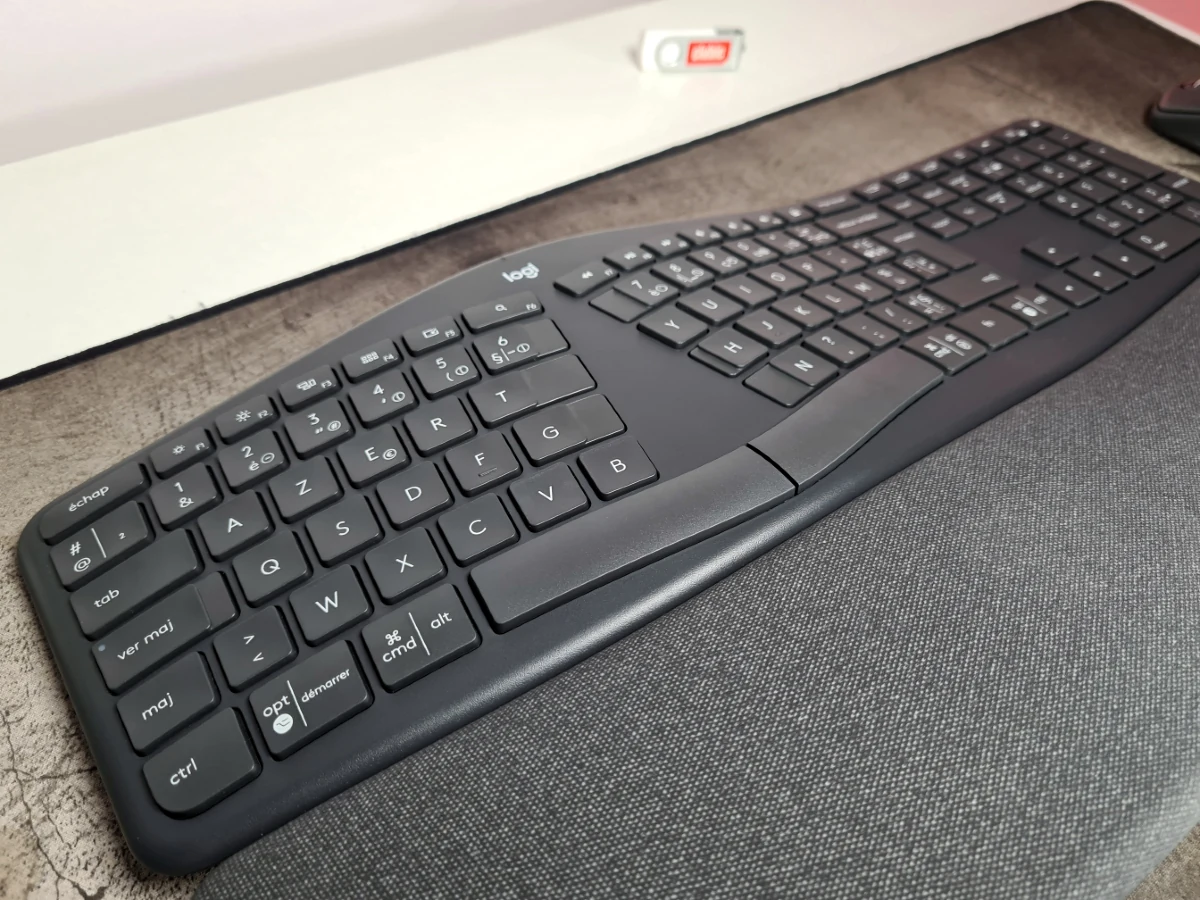 Logitech K800 : meilleur prix, test et actualités - Les Numériques