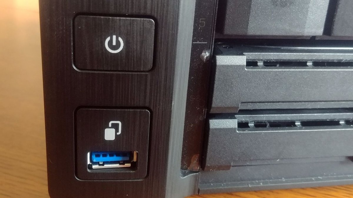 QNAP reste fidèle à son bouton de duplication USB © Nerces