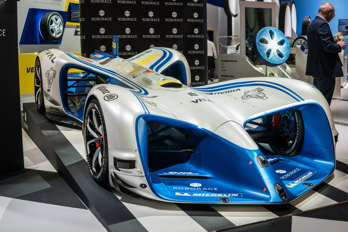 Voiture Robocar © Grzegorz Czapski / Shutterstock.com