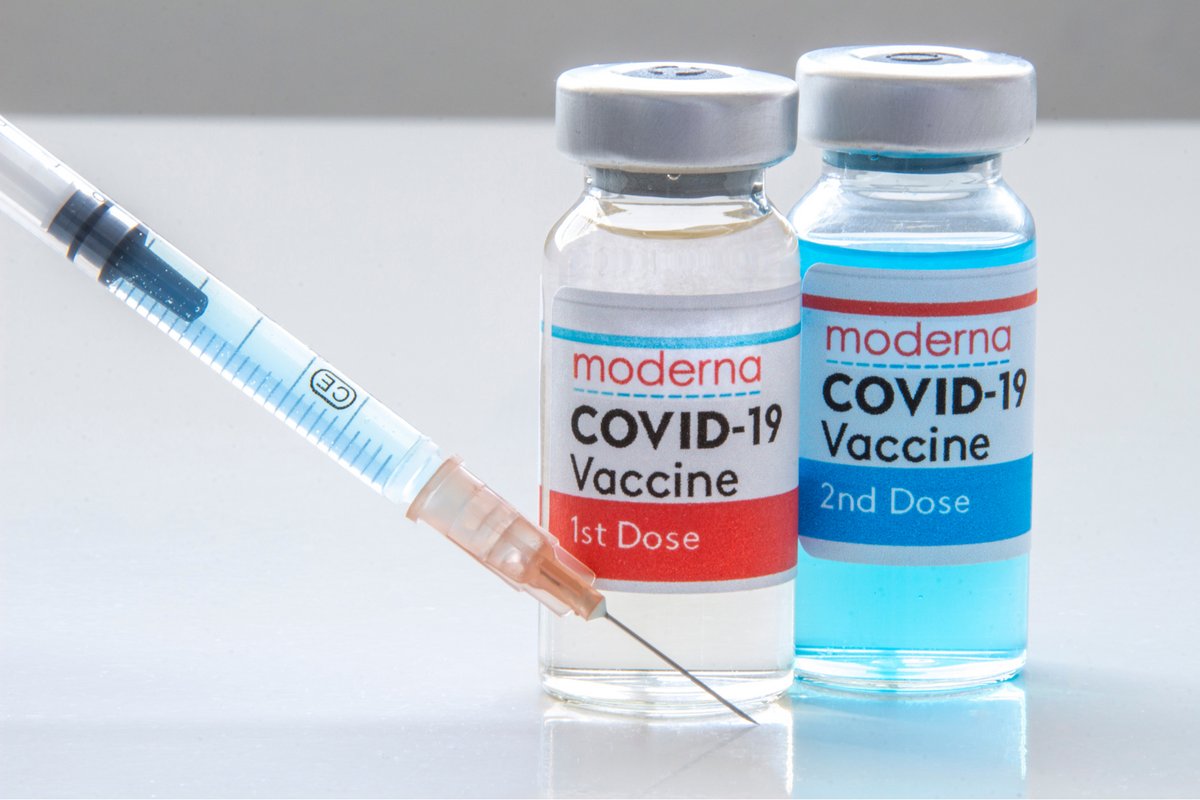 Vaccin COVID-19 Moderna © oasisamuel / Shutterstock.com