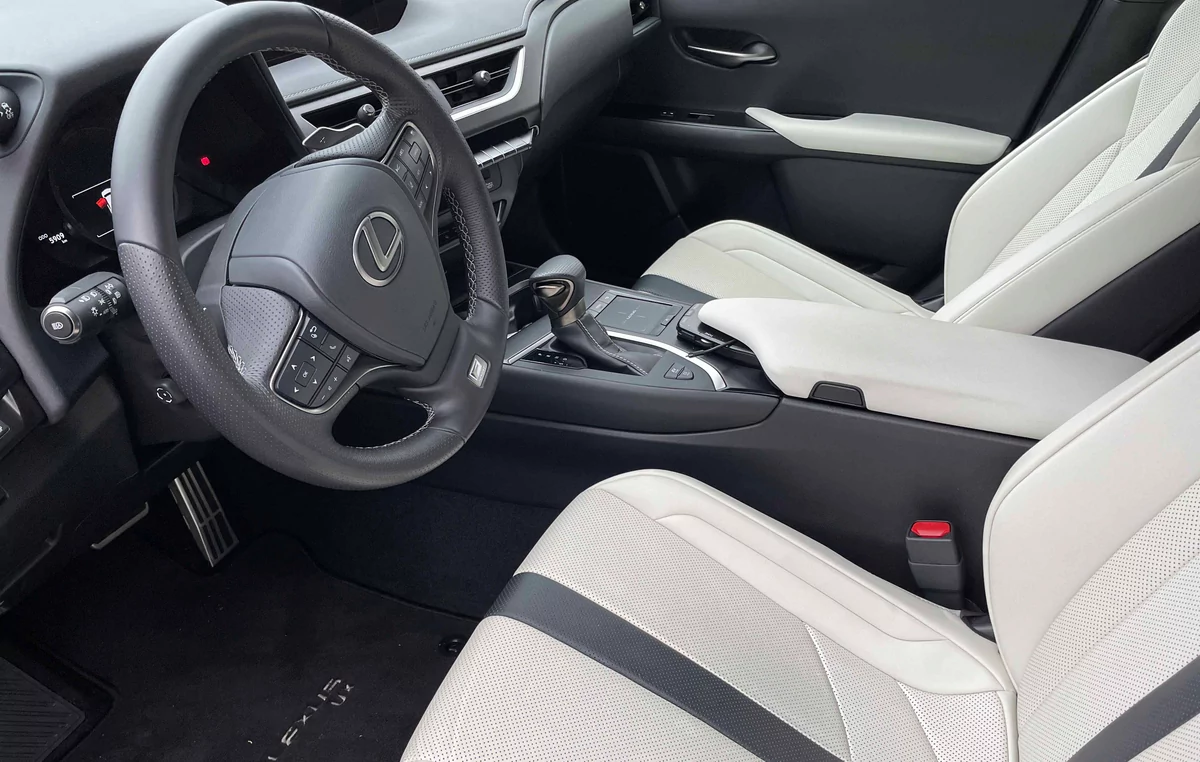 Lexus UX 250h F SPORT Executive © Jérôme Cartegini