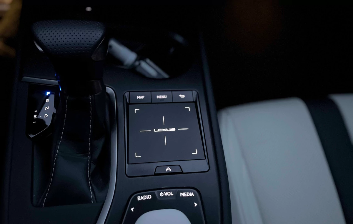 Lexus UX 250h F SPORT Executive © Jérôme Cartegini
