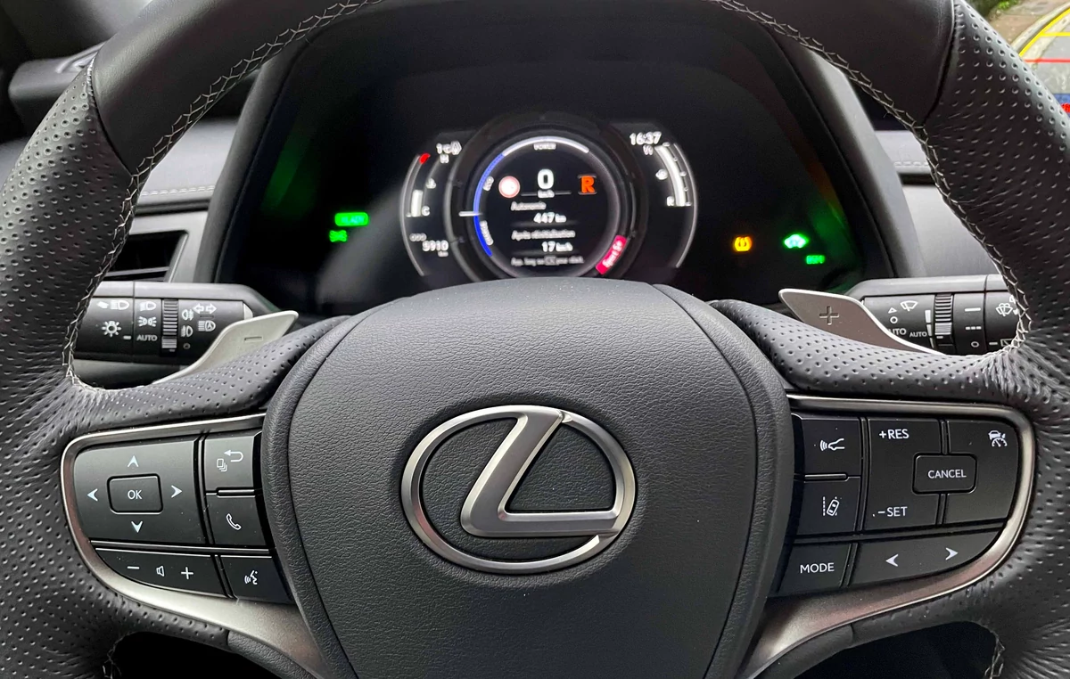 Lexus UX 250h F SPORT Executive © Jérôme Cartegini