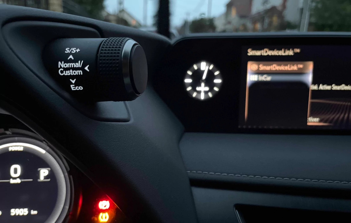 Lexus UX 250h F SPORT Executive © Jérôme Cartegini