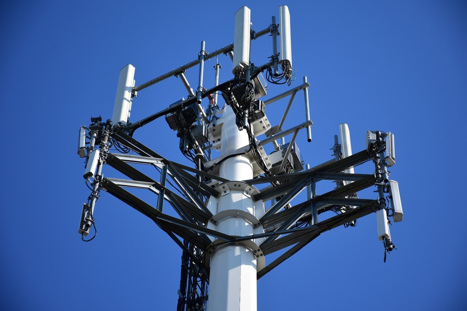 Orange et l'État veulent lutter contre les malveillances envers les antennes de télécommunication