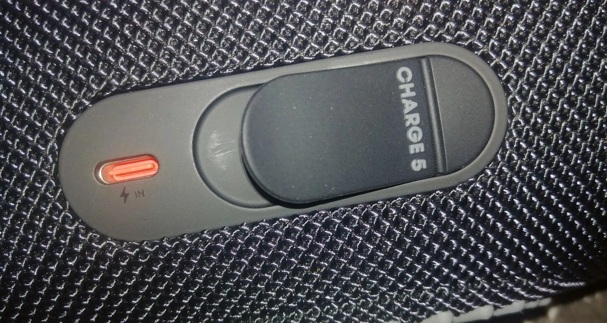 JBL Charge 5 © Nerces