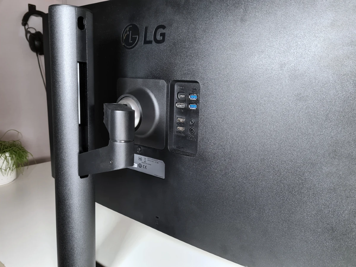 Test LG UltraFine Ergo 32UN880_4 © Matthieu Legouge