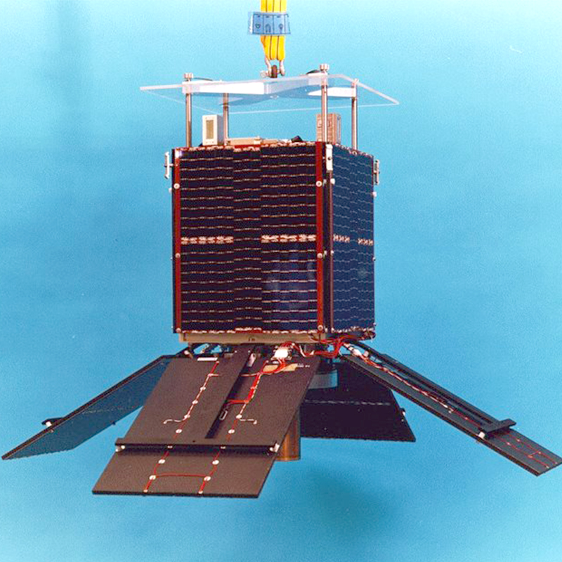 Un modèle similaire à celui du satellite Cerise (mais sans le mat déployé). Crédits SSTL. 