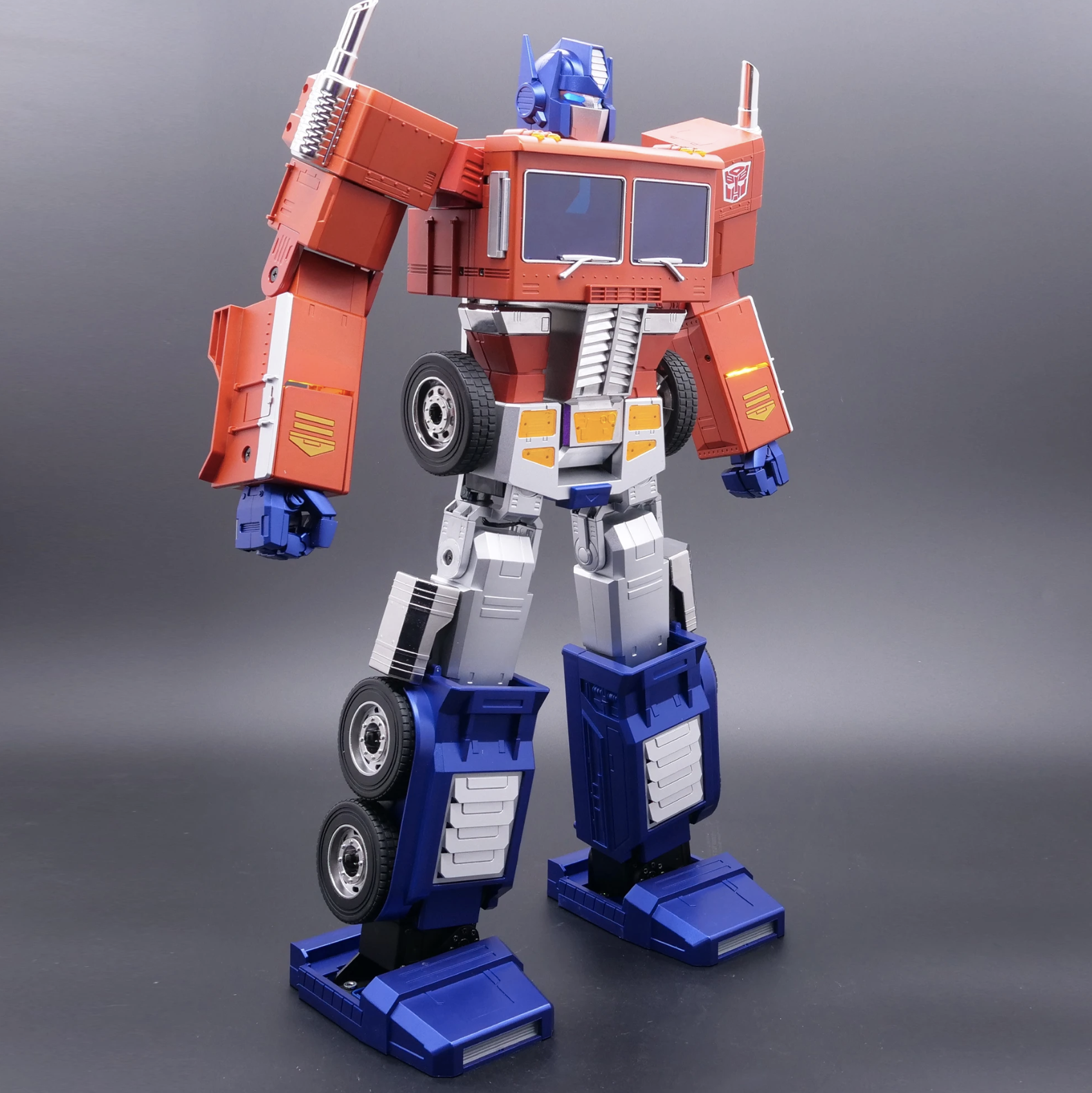 700 $ pour le dernier Transformers chez Hasbro... qui se transforme sur injonction vocale