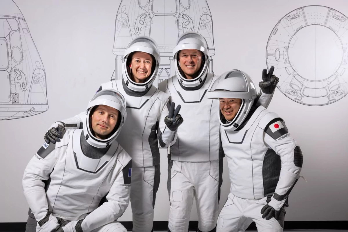 Crew Dragon Crew-2 Equipage © SpaceX