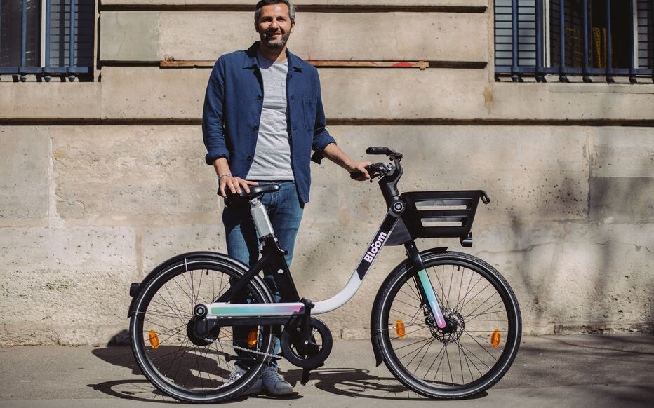 Driss Ibenmansour présente un vélo électrique Bloom © Ride Bloom