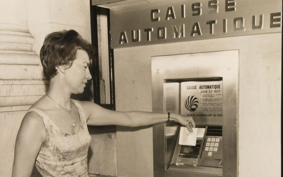 premier distributeur automatique bancaire © Le Parisien