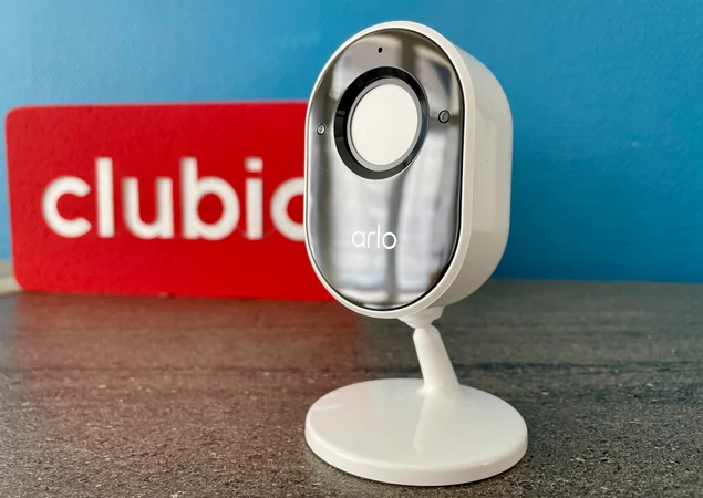 Arlo Essential Indoor