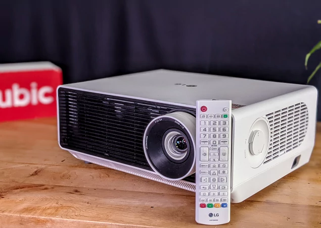 LG ProBeam BU50NST