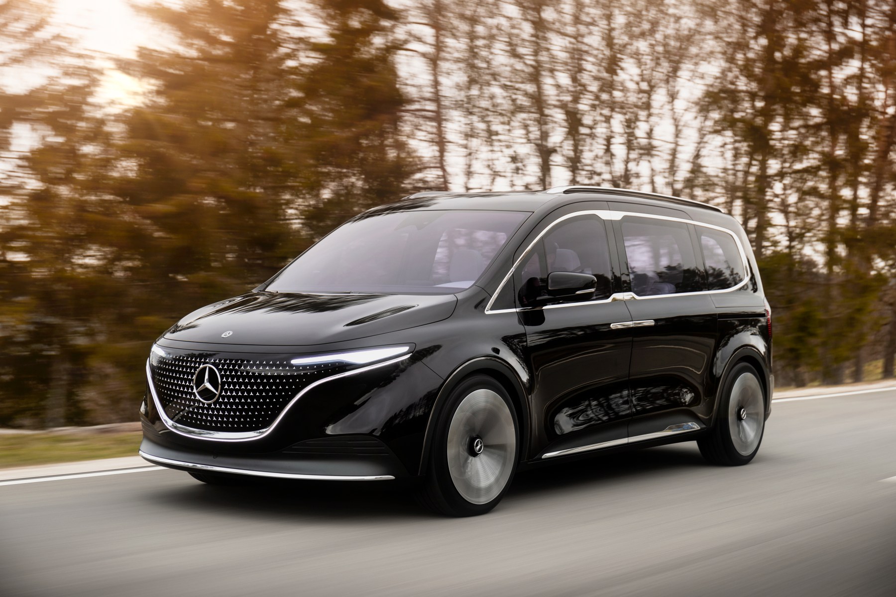 Mercedes le minivan électrique EQT se dévoile evearly news